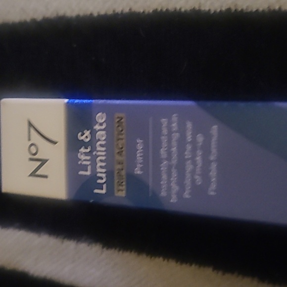 Lift & Luminate triple action Primer 1oz - Picture 2 of 6